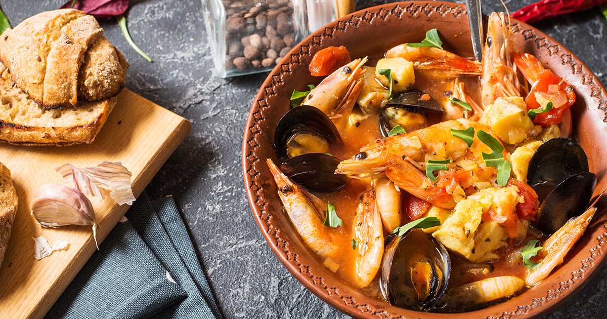 Zuppa di pesce con pane